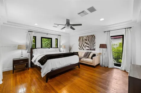5860 Pine Tree Drive Miami Beach FL 33140