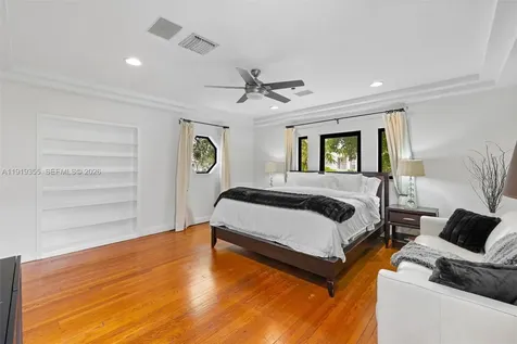5860 Pine Tree Drive Miami Beach FL 33140