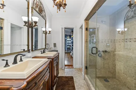 5860 Pine Tree Drive Miami Beach FL 33140