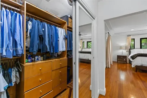 5860 Pine Tree Drive Miami Beach FL 33140