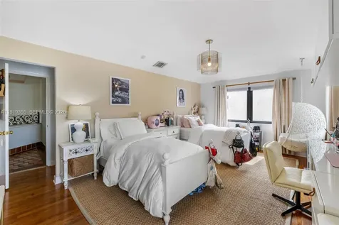 5860 Pine Tree Drive Miami Beach FL 33140