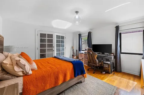 5860 Pine Tree Drive Miami Beach FL 33140