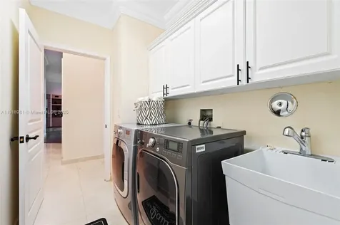 3058 Lakewood Drive Weston FL 33332