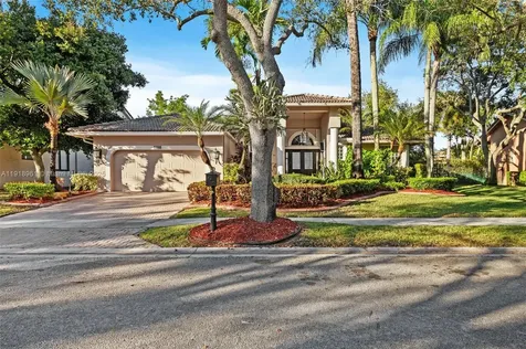 3058 Lakewood Drive Weston FL 33332