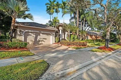 3058 Lakewood Drive Weston FL 33332