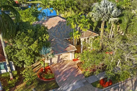 3058 Lakewood Drive Weston FL 33332