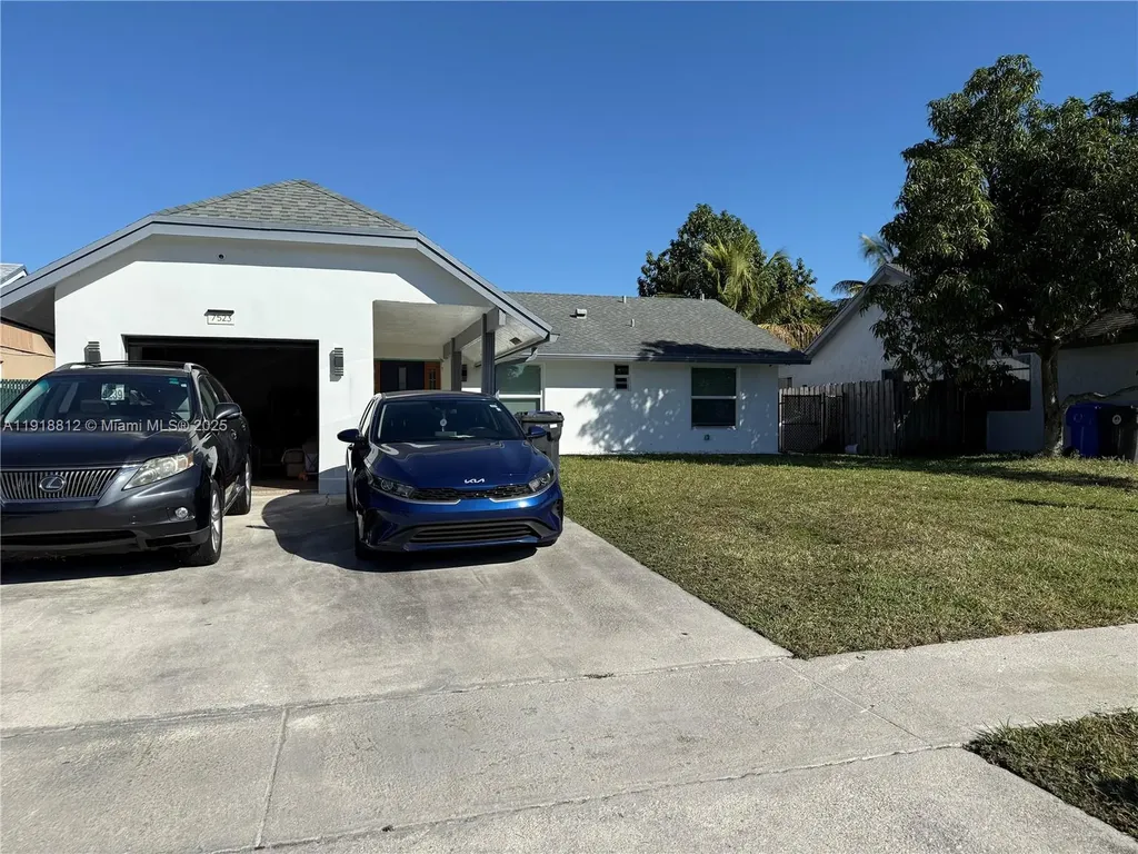 7523 SW 7th Place North Lauderdale FL 33068