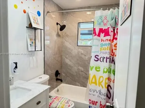 7523 SW 7th Place North Lauderdale FL 33068