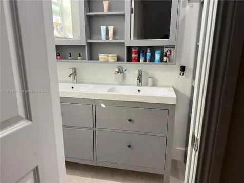 7523 SW 7th Place North Lauderdale FL 33068