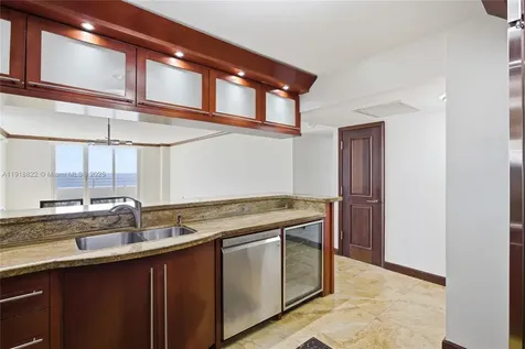 5555 Collins Avenue Miami Beach FL 33140