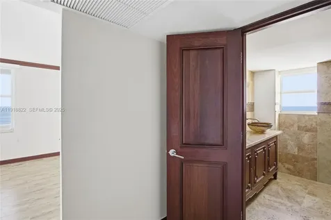 5555 Collins Avenue Miami Beach FL 33140