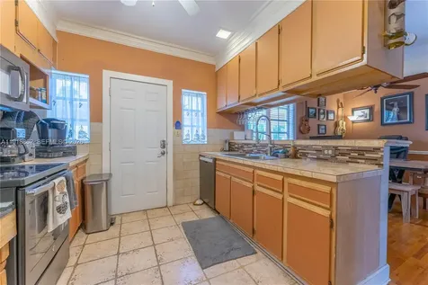 4250 SW 10th Street Miami FL 33134