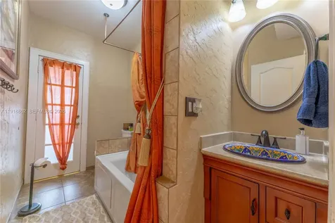 4250 SW 10th Street Miami FL 33134