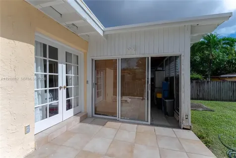 4250 SW 10th Street Miami FL 33134