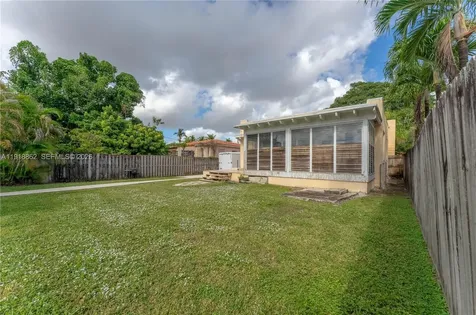 4250 SW 10th Street Miami FL 33134