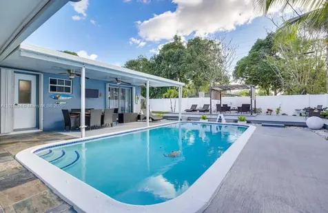 4420 NW 30th Court Lauderdale Lakes FL 33313