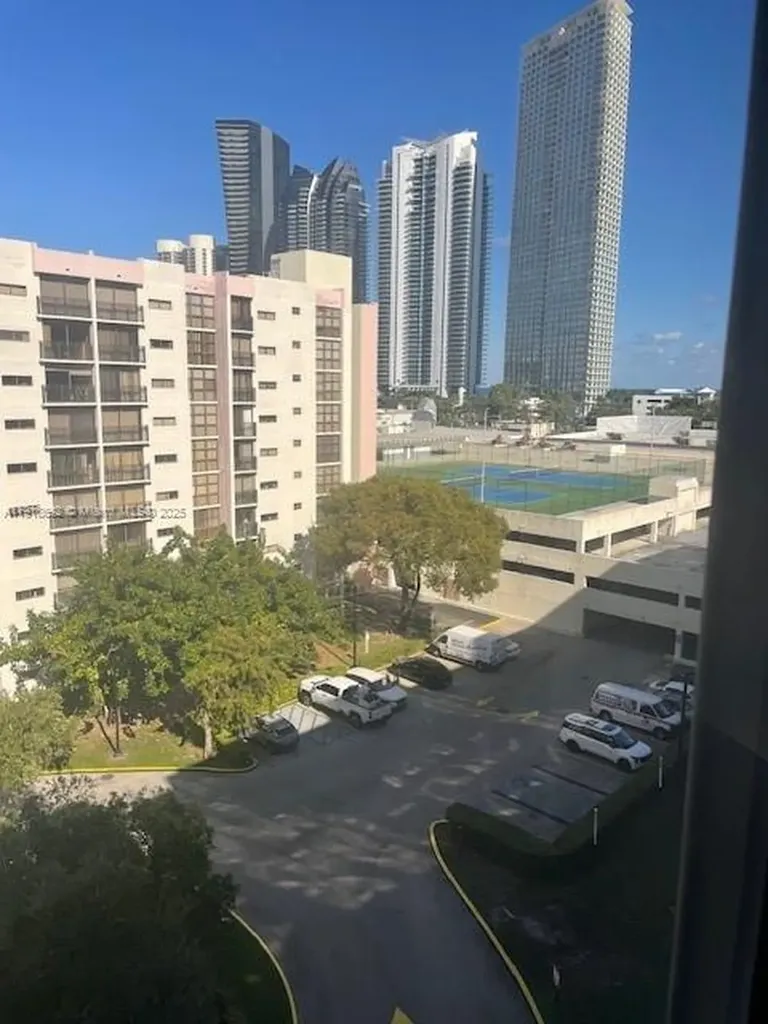16909 N Bay Road Sunny Isles Beach FL 33160