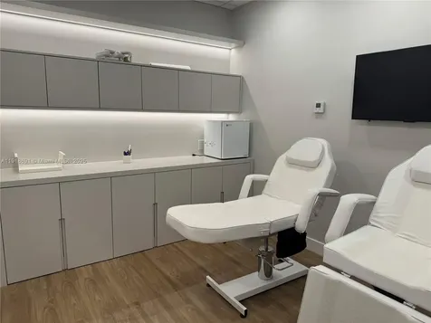 2820 NE 214th Street Aventura FL 33180