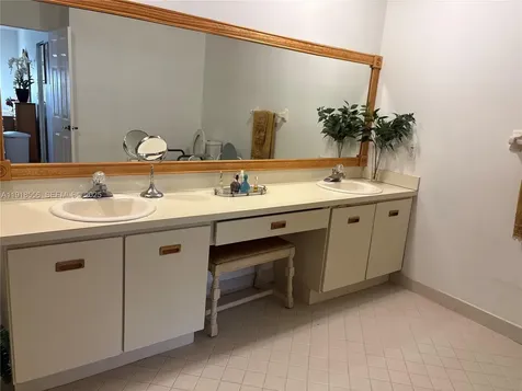 7809 NW 192nd Street Hialeah FL 33015