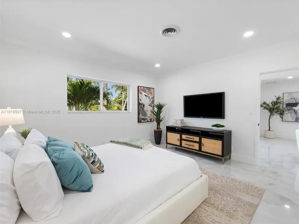 2764 NE 35th Street Fort Lauderdale FL 33306