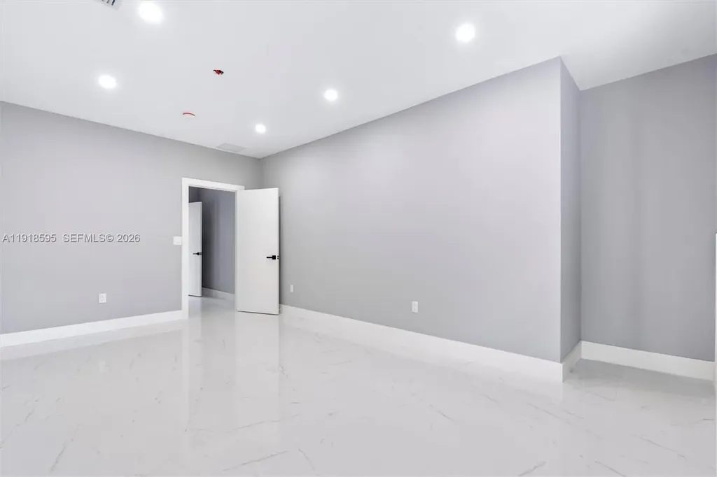 6884 NW 30 Avenue Fort Lauderdale FL 33309