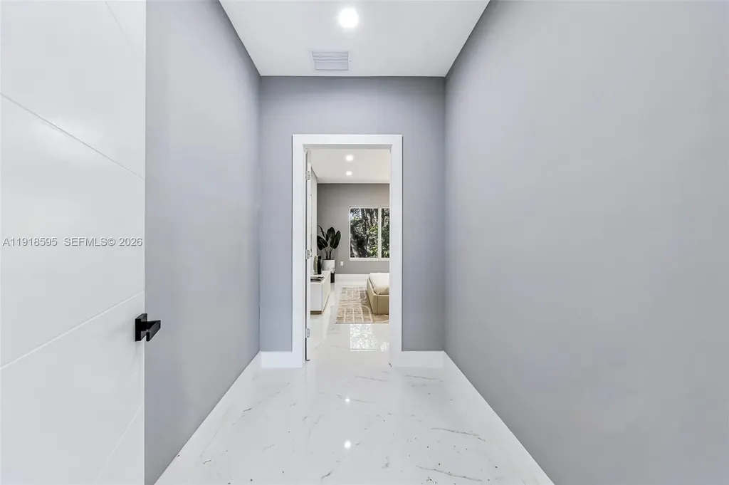 6884 NW 30 Avenue Fort Lauderdale FL 33309