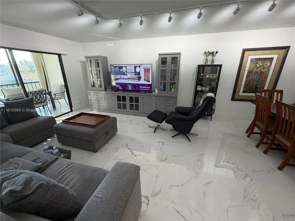 7290 Kinghurst Drive Delray Beach FL 33446