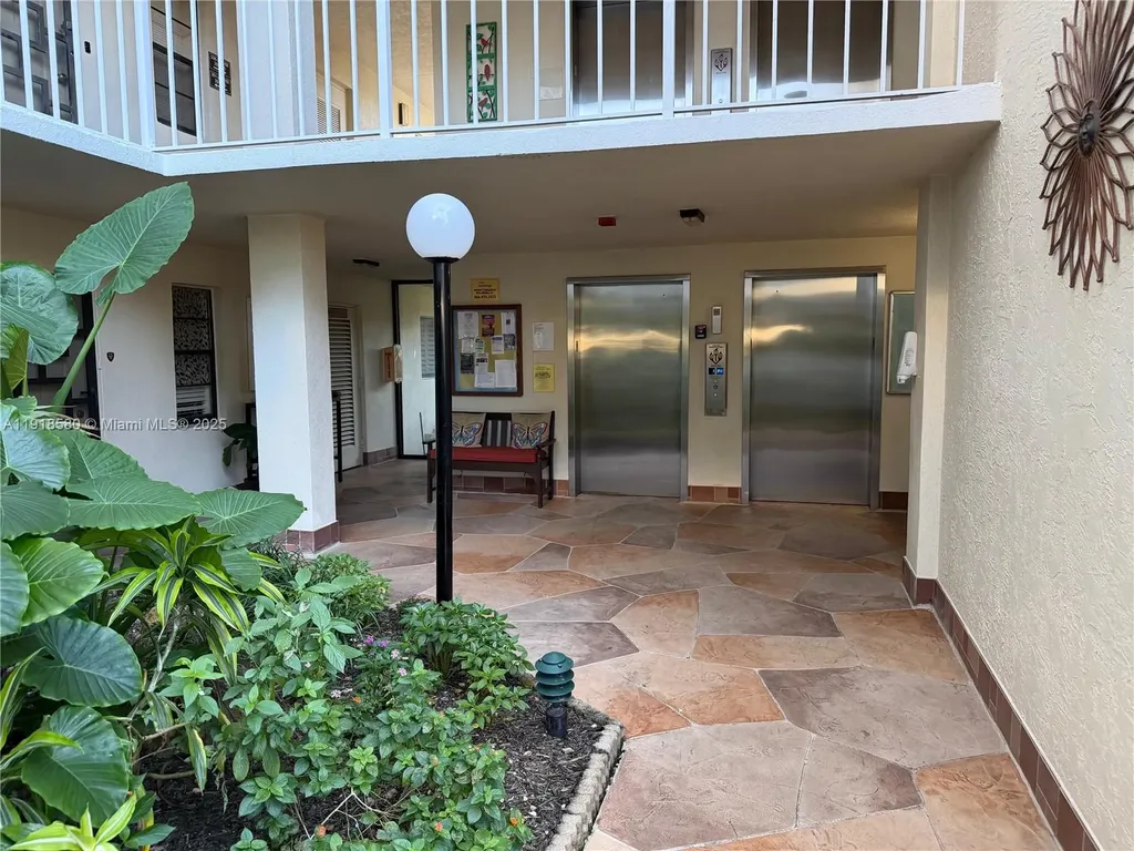 7290 Kinghurst Drive Delray Beach FL 33446