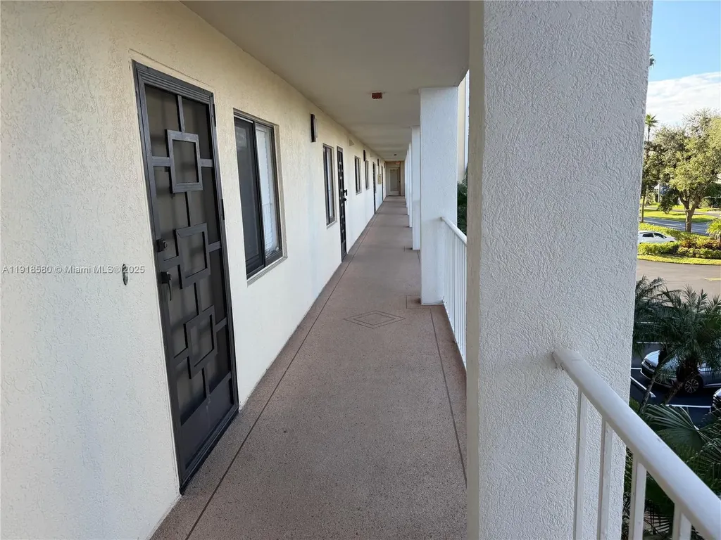 7290 Kinghurst Drive Delray Beach FL 33446