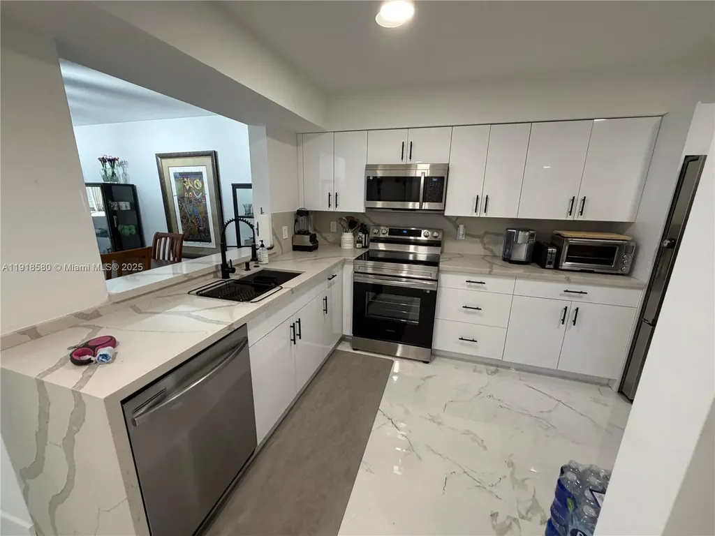 7290 Kinghurst Drive Delray Beach FL 33446