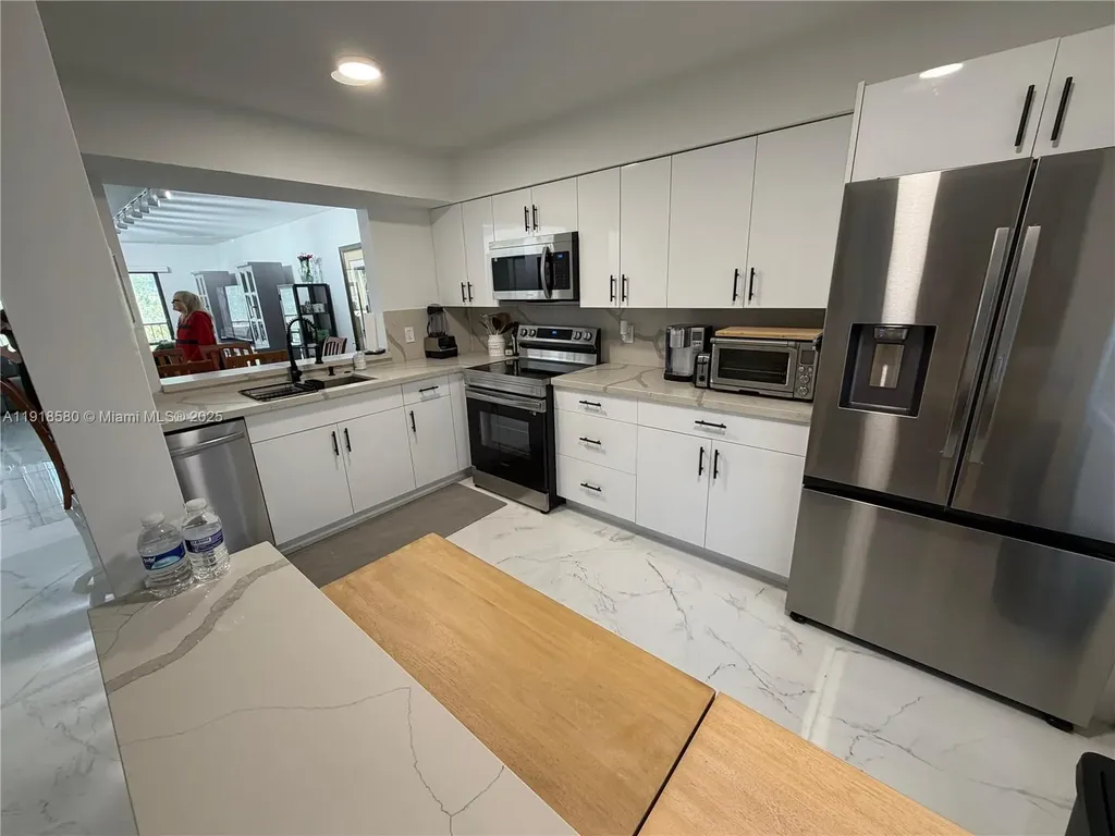 7290 Kinghurst Drive Delray Beach FL 33446