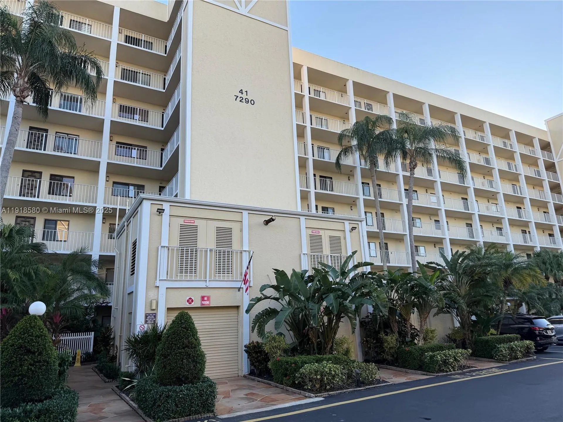 7290 Kinghurst Drive Delray Beach FL 33446