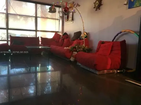 Hallandale Beach FL 33009