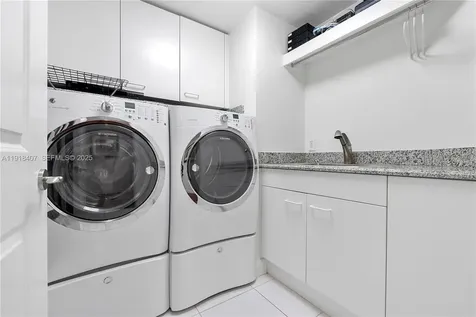 6000 Island Boulevard Aventura FL 33160