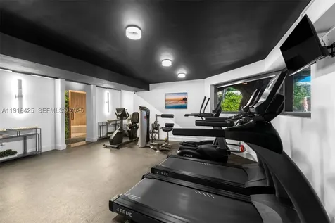 5225 Collins Avenue Miami Beach FL 33140