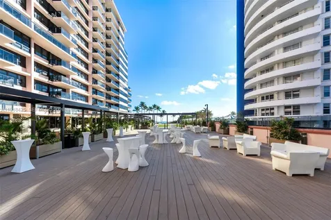 5225 Collins Avenue Miami Beach FL 33140