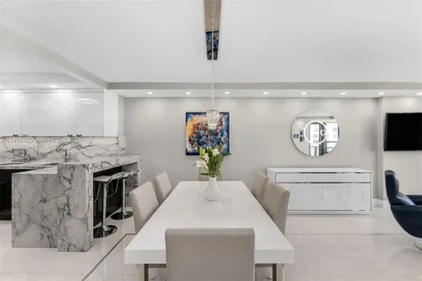 5225 Collins Avenue Miami Beach FL 33140