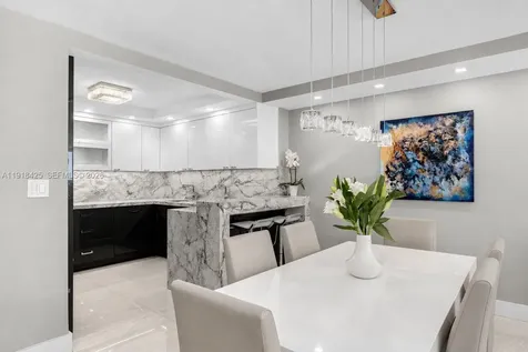 5225 Collins Avenue Miami Beach FL 33140