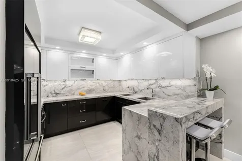 5225 Collins Avenue Miami Beach FL 33140