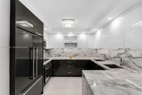 5225 Collins Avenue Miami Beach FL 33140