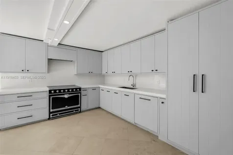 605 Ocean Drive Key Biscayne FL 33149