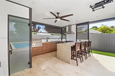 19494 NW 61st Avenue Hialeah FL 33015