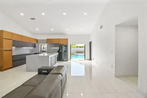 19494 NW 61st Avenue Hialeah FL 33015