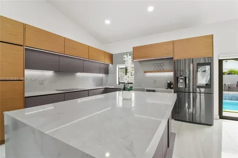 19494 NW 61st Avenue Hialeah FL 33015