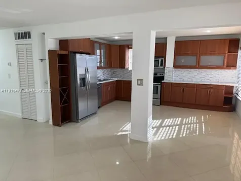 421 NE 1st Street Hallandale Beach FL 33009