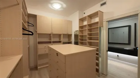 2000 Island Boulevard Aventura FL 33160