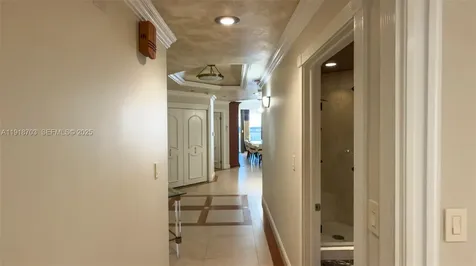 2000 Island Boulevard Aventura FL 33160
