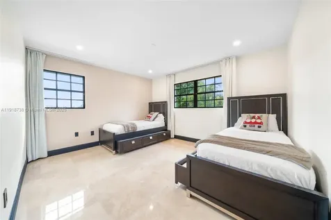 5424 SW 154th Place Miami FL 33185