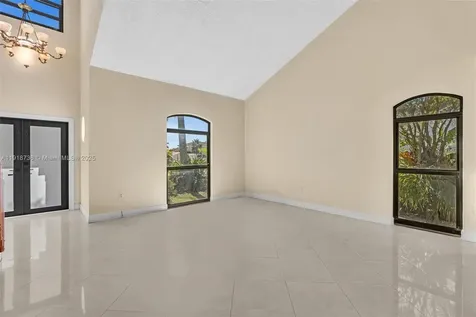 8249 NW 200th Terrace Hialeah FL 33015