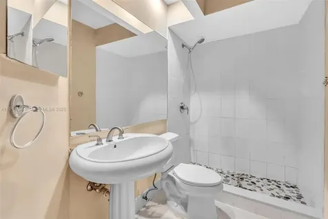 8249 NW 200th Terrace Hialeah FL 33015